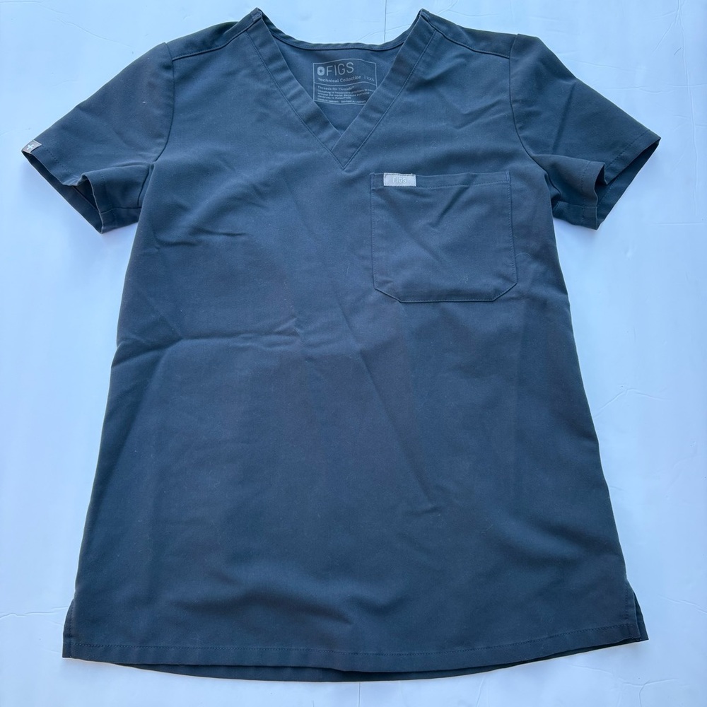 Figs scrub top